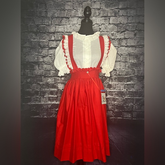 Bavarian Oktoberfest Dirndl - Picture 3 of 7